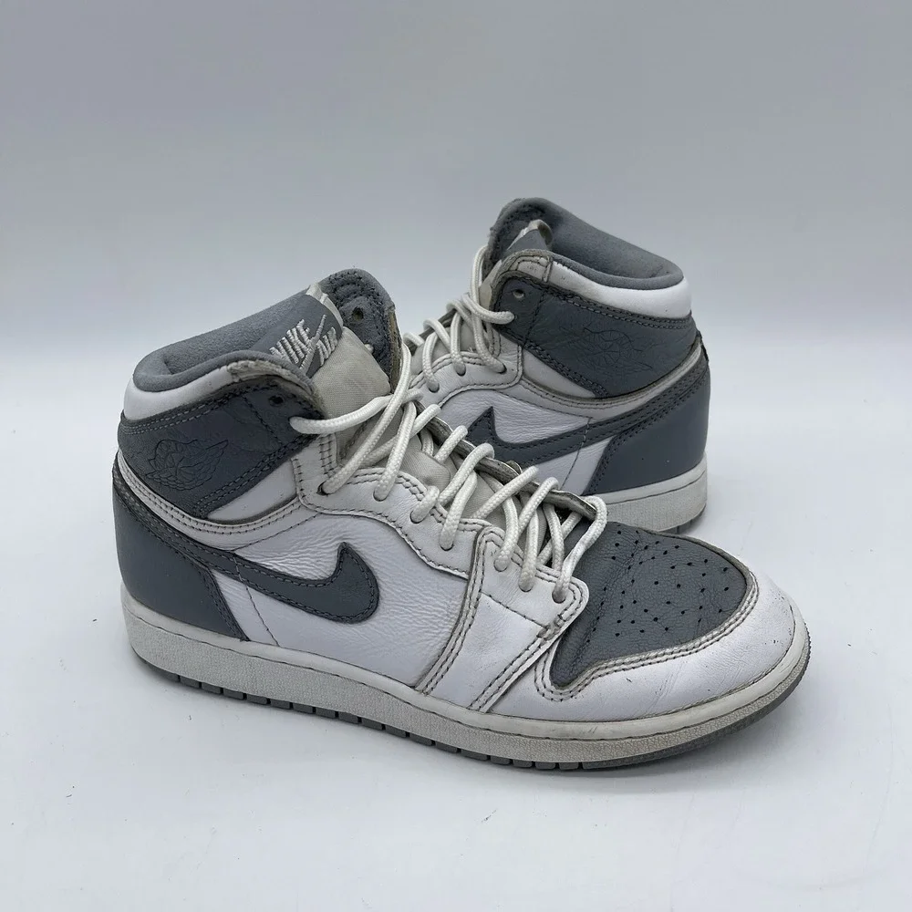 Nike Air Jordan 1 Retro High OG GS Youth Size 4Y Sneakers 575441-037 Gray White